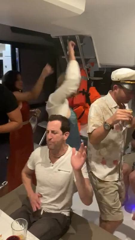 La bamba breaks out on the boat